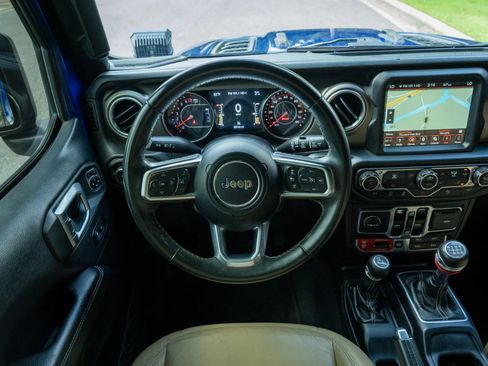 Used 2019 Jeep Wrangler Unlimited Rubicon w/ Dual Top Group AWD/4WD image 19