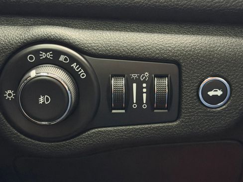 Used 2016 Chrysler 200 C w/ Premium Group image 18