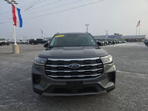 Used 2025 Ford Explorer Active image 10
