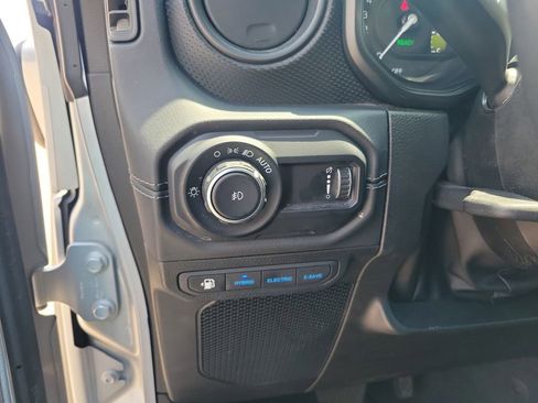 Used 2024 Jeep Wrangler Unlimited Rubicon 4xe AWD/4WD image 15