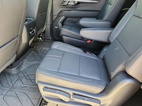 Used 2025 Chevrolet Suburban RST w/ Comfort Package AWD/4WD image 10
