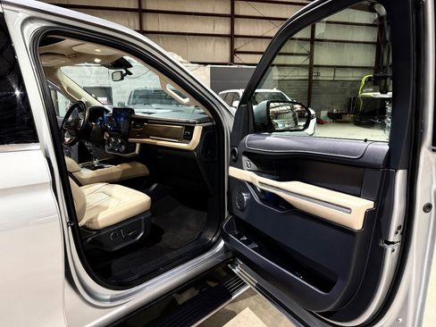 Used 2024 Ford Expedition Max Limited image 25