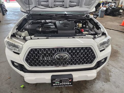 Used 2018 Toyota Tacoma TRD Sport w/ Exterior Package AWD/4WD image 34