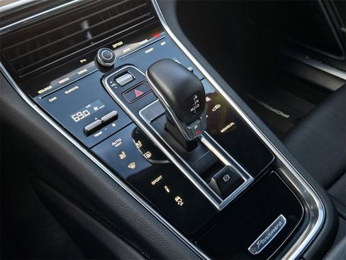 Used 2022 Porsche Panamera 4 w/ Premium Package image 25