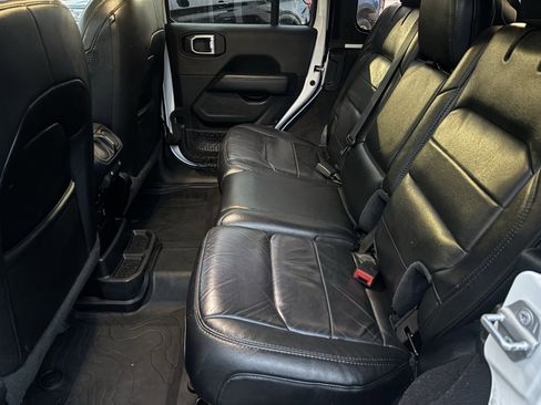 Used 2021 Jeep Wrangler Unlimited Sahara image 18