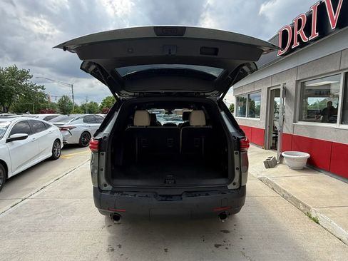 Used 2022 Chevrolet Traverse LT FWD image 21