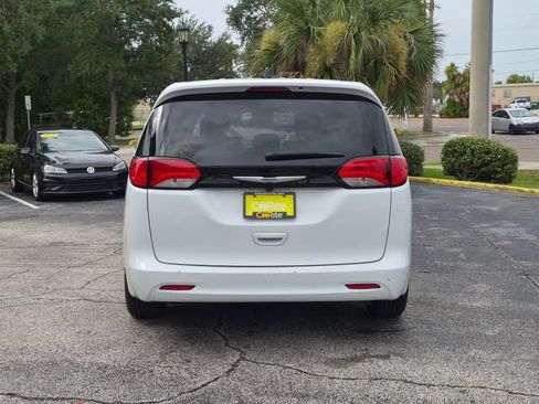 Used 2023 Chrysler Voyager LX FWD image 6