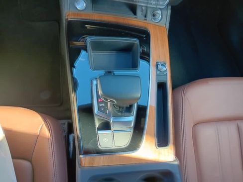 Used 2023 Audi Q5 Premium w/ Convenience Package image 28