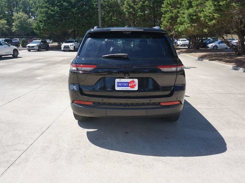 Used 2022 Jeep Grand Cherokee Limited w/ Luxury Tech Group II RWD image 24