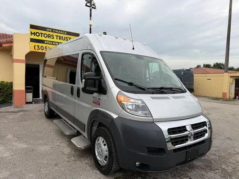 Used 2017 RAM ProMaster 2500 w/ Premium Appearance Group FWD image 11