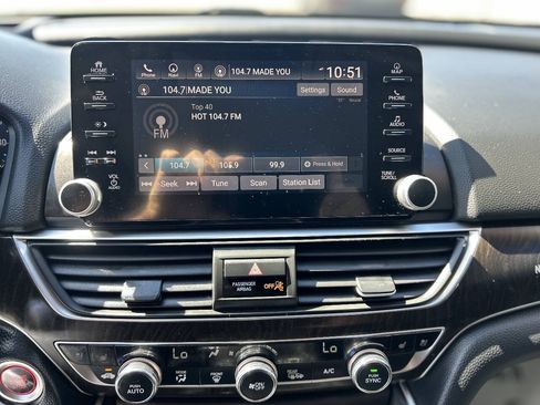 Used 2018 Honda Accord Touring image 12