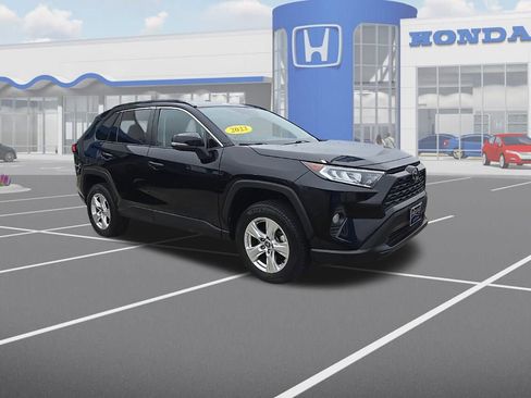 Used 2021 Toyota RAV4 XLE image 1