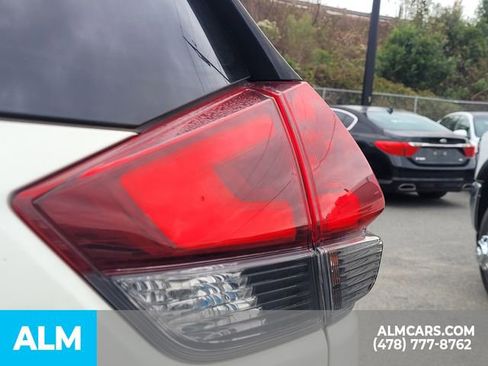 Used 2020 Nissan Rogue SV image 21