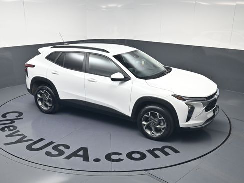 Certified 2025 Chevrolet Trax LT image 32