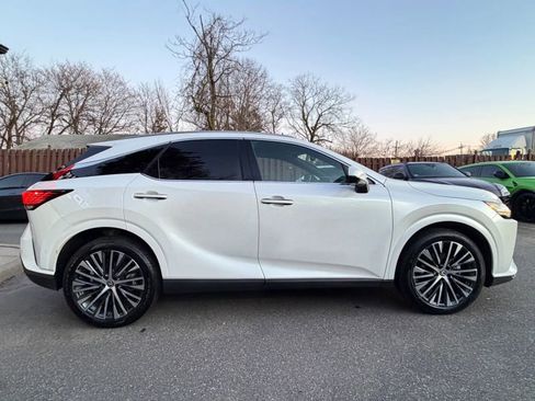 Used 2025 Lexus RX 350 w/ Convenience Package image 4