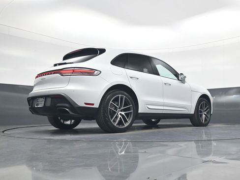Used 2025 Porsche Macan AWD/4WD image 27