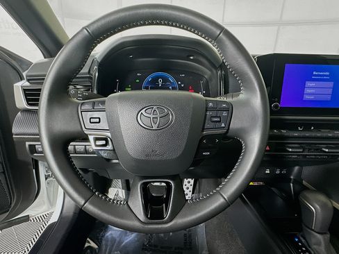 Used 2025 Toyota Camry SE FWD image 15