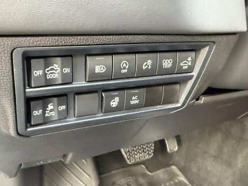 Used 2024 Toyota Tundra Platinum image 18