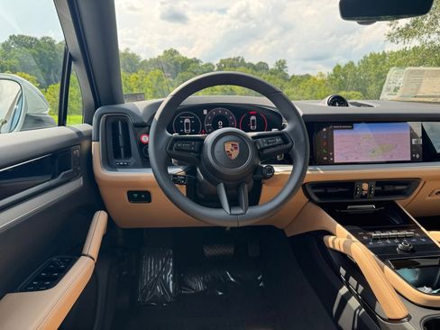 New 2025 Porsche Cayenne Coupe image 12