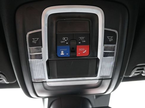 Used 2024 RAM 1500 Laramie RWD image 19