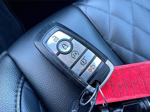 Used 2024 Ford Edge Titanium image 10