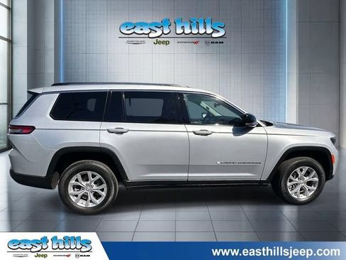 Used 2023 Jeep Grand Cherokee L Limited AWD/4WD image 2