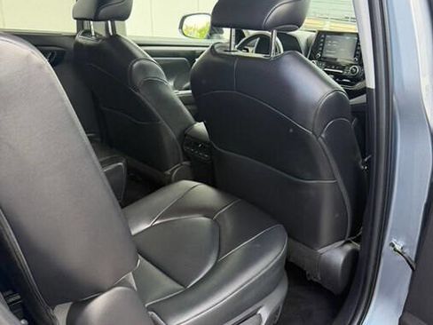 Used 2022 Toyota Highlander XLE AWD/4WD image 20