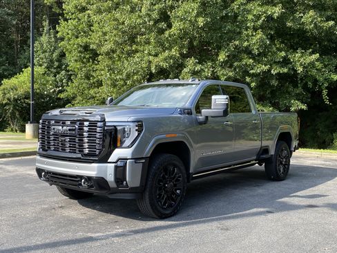 Used 2026 GMC Sierra 2500 Denali Ultimate AWD/4WD image 5