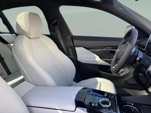 New 2026 BMW 550e xDrive w/ Executive Package AWD/4WD image 24