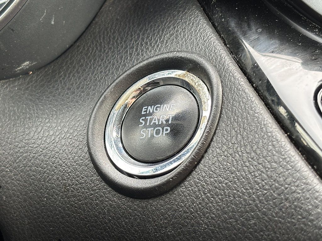 Used 2019 Toyota C-HR XLE FWD image 13