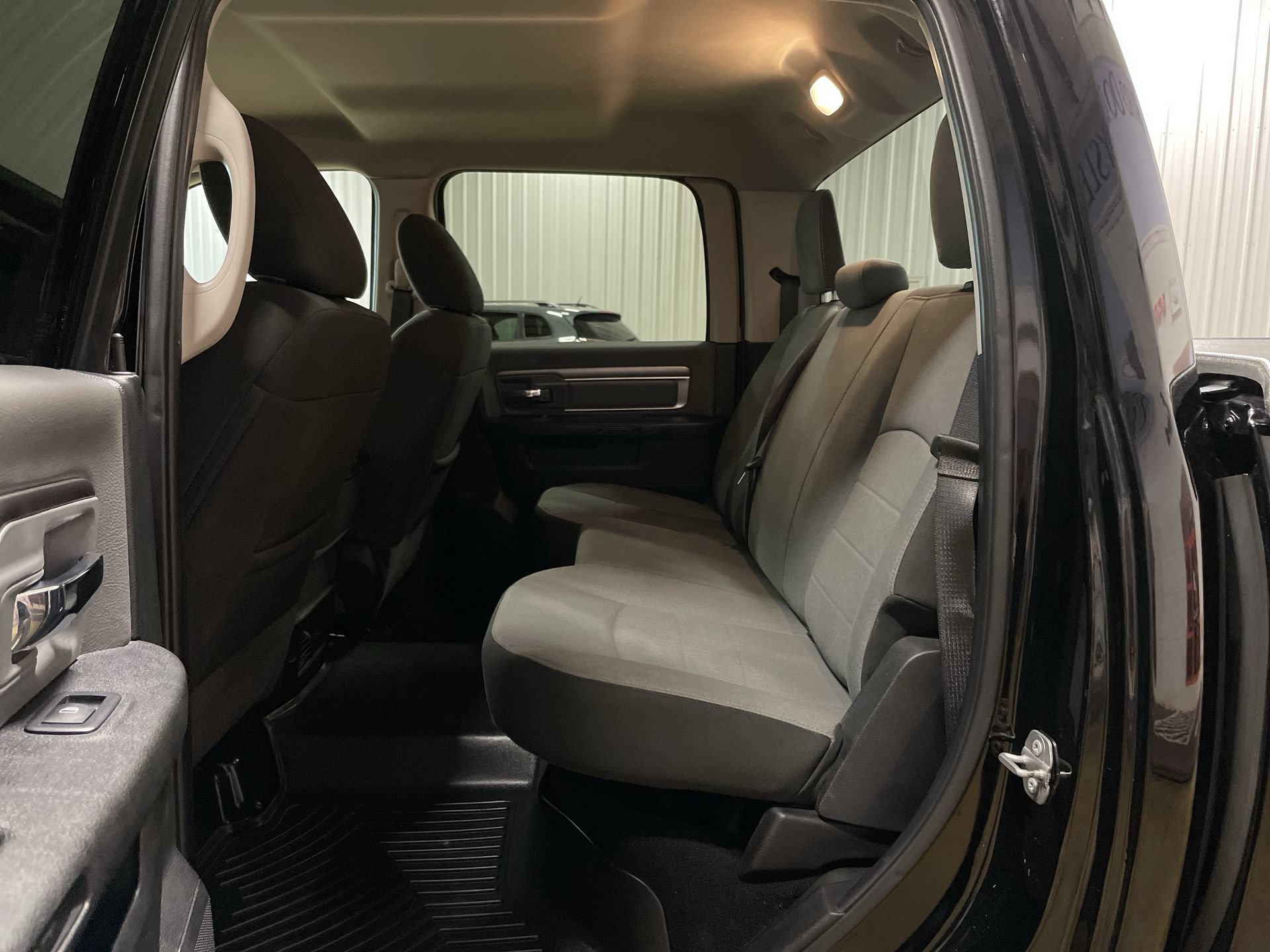 Used 2022 RAM 1500 Classic SLT AWD/4WD image 21