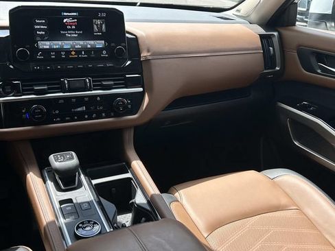Used 2025 Nissan Pathfinder Platinum w/ Black Appearance Package AWD/4WD image 25