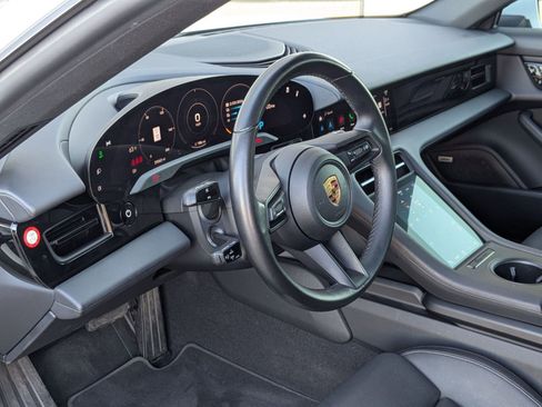 Used 2021 Porsche Taycan image 4