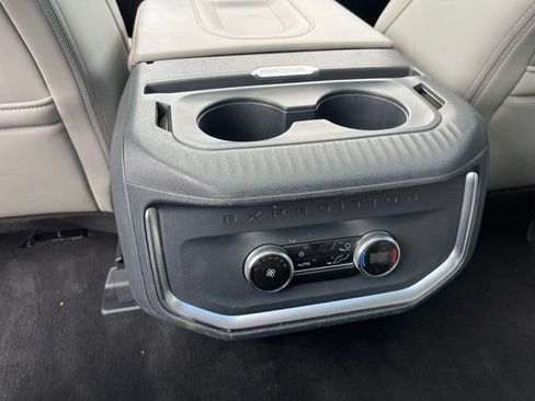 Used 2025 Ford Expedition Active AWD/4WD image 19