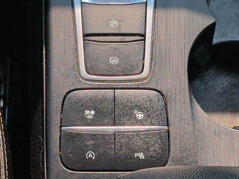 Used 2020 Ford Escape Titanium AWD/4WD image 30
