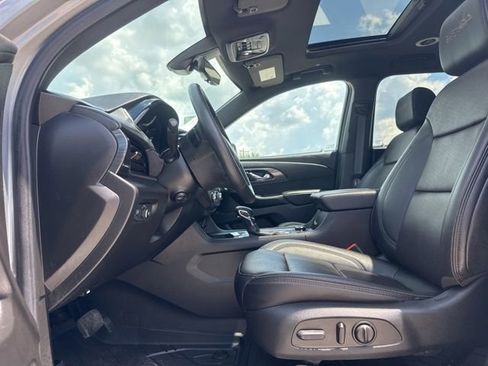 Used 2023 Chevrolet Traverse High Country w/ LPO, Floor Liner Package FWD image 2