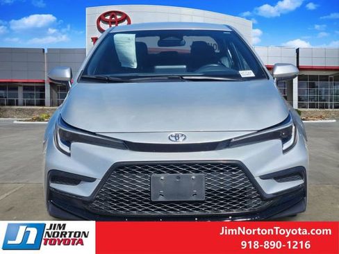 Used 2024 Toyota Corolla SE image 2