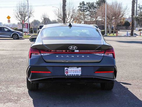New 2025 Hyundai Elantra SEL image 7
