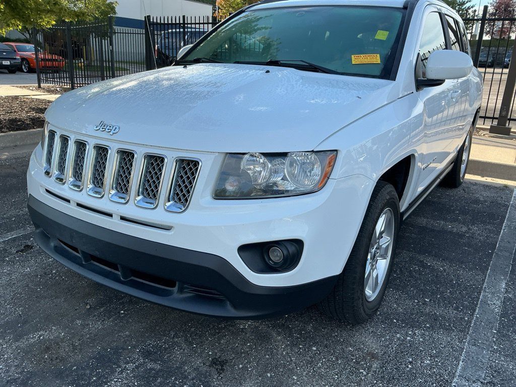 Used 2016 Jeep Compass Latitude FWD image 2