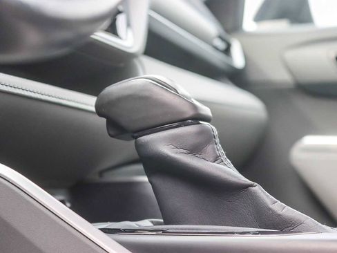 Used 2020 Toyota Highlander XLE image 23