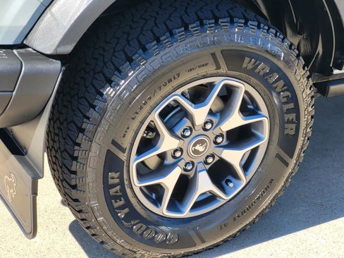 Used 2021 Ford Bronco Badlands image 7