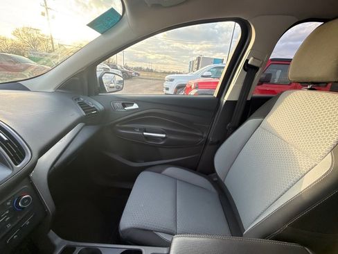 Used 2017 Ford Escape SE w/ Equipment Group 201A image 12