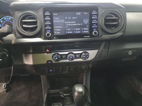 Used 2022 Toyota Tacoma SR RWD image 13