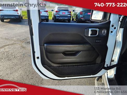 Used 2024 Jeep Wrangler Unlimited Sahara AWD/4WD image 10