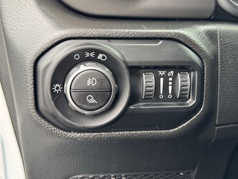 Used 2022 Jeep Gladiator Sport image 29