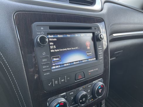 Used 2017 Chevrolet Traverse LT image 19