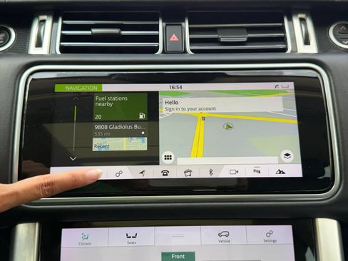 Used 2020 Land Rover Range Rover HSE AWD/4WD image 12