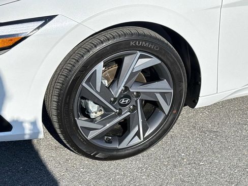Used 2025 Hyundai Elantra Sport FWD image 30