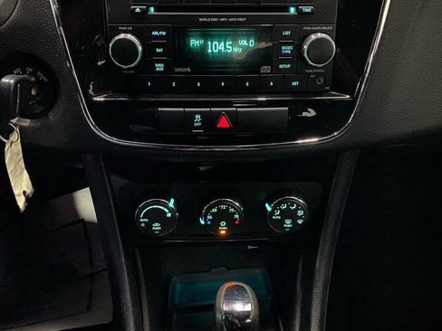 Used 2014 Chrysler 200 Touring image 19