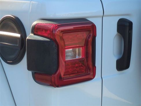 Used 2024 Jeep Wrangler Rubicon image 21